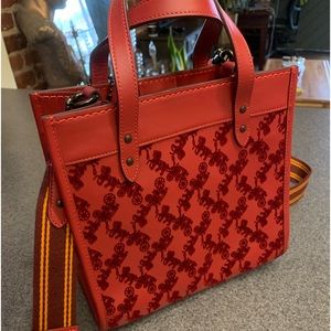 Coach Field Tote 22 With Horse And Carriage